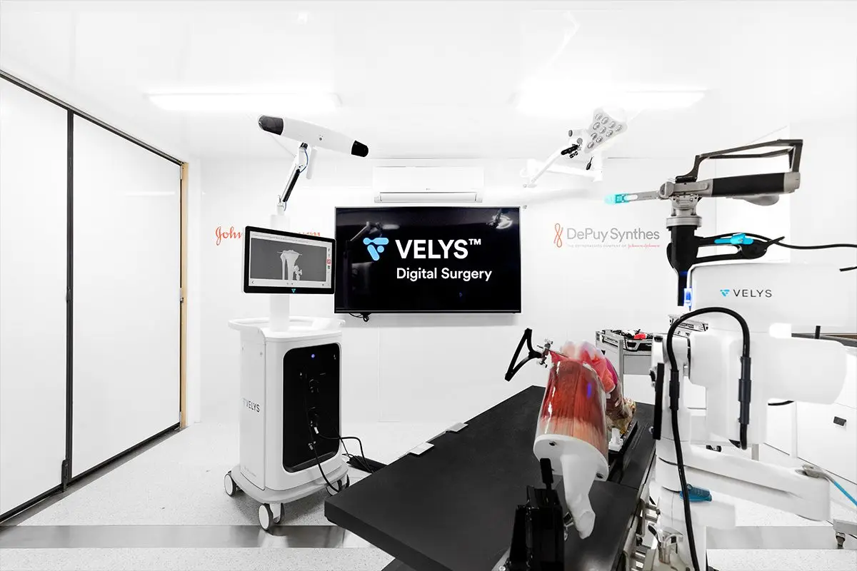 Johnson & Johnson VELYS Mobile Lab and Virtual Tour, image 1 of 14
